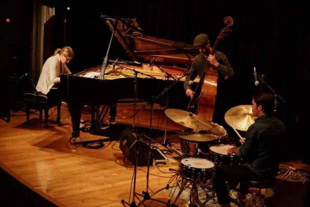 エミー・R・ルセールさんのライブ