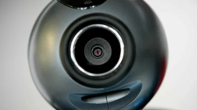 フランスでは、10代の若者の5人に1人がネットいじめの被害に遭っています。