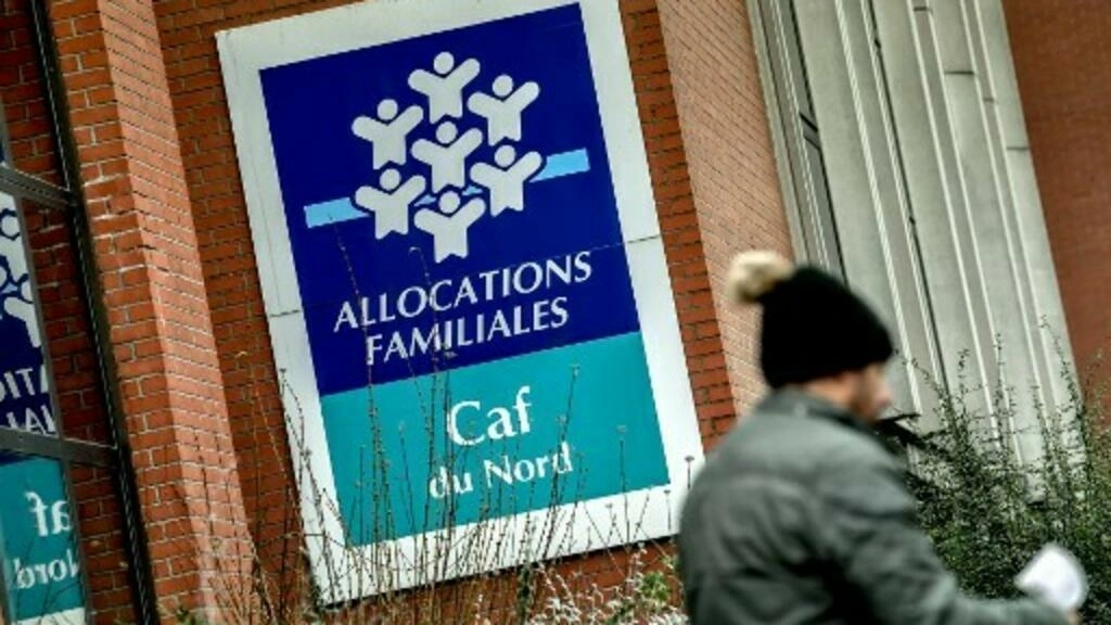 Family Allowance Fund（CAF）では、人工知能を利用しています。(イラスト）。AFP-Philippe Huguen