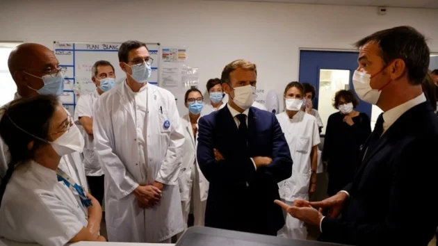 フランスのCovid-19：オミクロンの変種に対応した新たな措置が月曜日に期待される