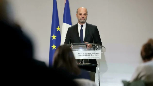 新型コロナの新プロトコルをめぐって教育大臣が問題化