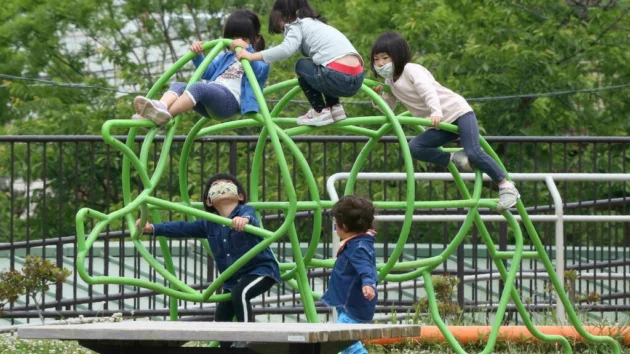 日本では幼児のマスク着用が行政の悩みの種…そして保護者の悩みの種に