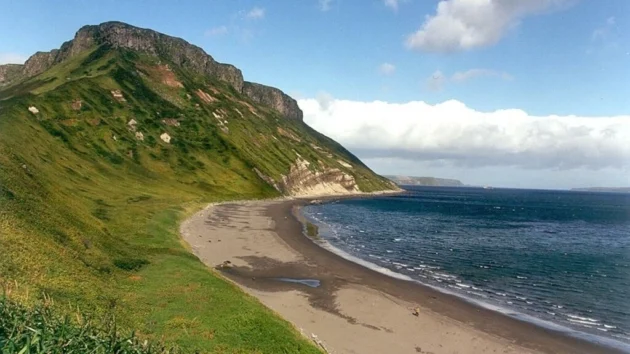 日本はロシアに厳しく、クリル諸島（北方領土）の不法な併合を非難する