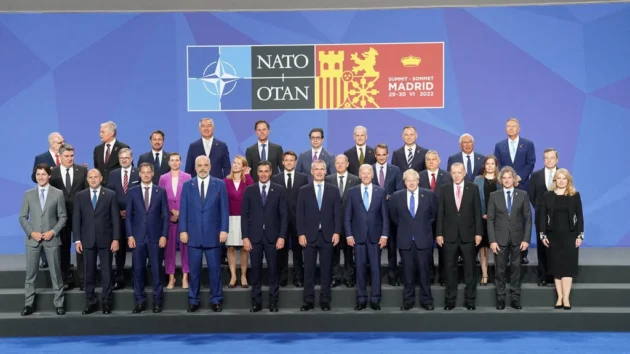 NATO:歴史に残るサミットの最終日