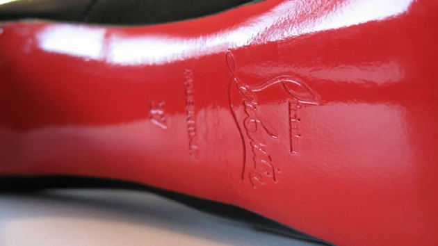 欧州司法裁判所：ルブタン、赤い靴底の独占権を保持