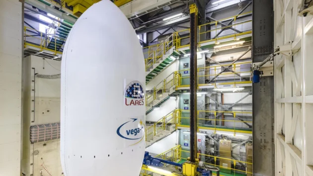 欧州のベガCロケットの初打上げに成功
