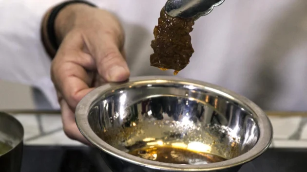 「培養肉」をメニューに載せようとする科学者の動きを見て、農家は憤慨する