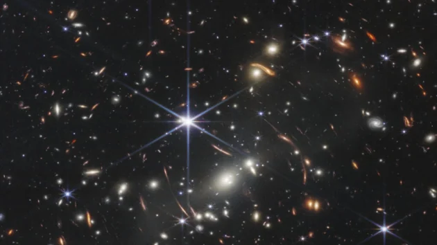 ジェームス・ウェッブ望遠鏡の初画像、これまでで最も深い宇宙の画像を撮影
