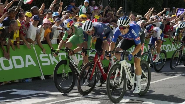 2022年ツール・ド・フランス:第15ステージでフィリップセンが優勝、ヴィンゲゴールは2人の副官を失う。