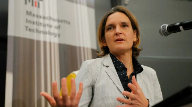 エスター・デュフロ氏のノーベル賞受賞は、フランスの研究の質の高さを証明するものである