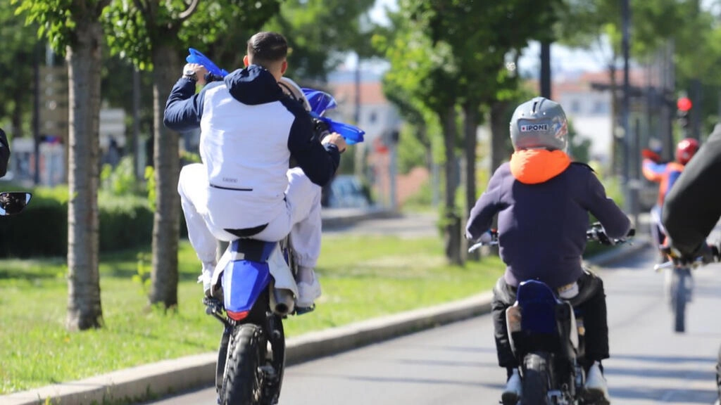 都市のバイク「ロデオ」に取り組むための新しい措置