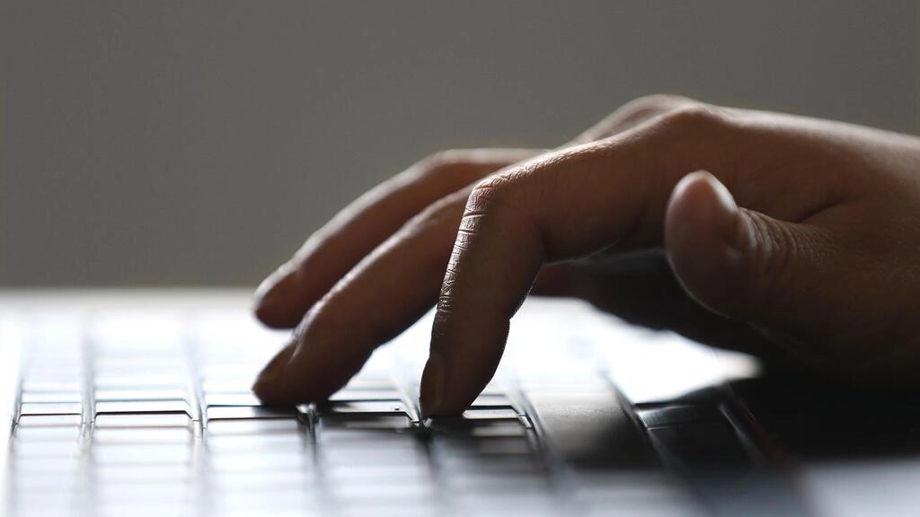 コネクシオ協会は、難民や疎外された人々にトレーニングを提供することで、デジタル排除と戦っています。(イラスト画像)©Pixabay