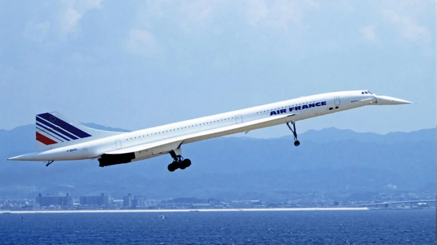 1994年に日本の関西国際空港に着陸したエールフランスコンコルド。© Spaceaero2 / ウィキメディア・コモンズ