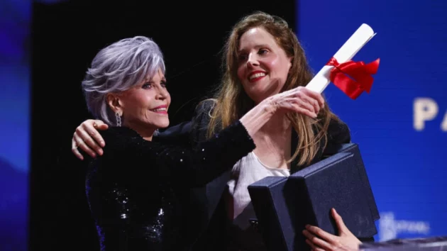 カンヌ映画祭:「落下の解剖学」でジャスティン・トリエに授与されたパルムドール