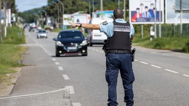 テロと戦うための法律は、フランスの警察に撮影する許可を与えすぎましたか?
