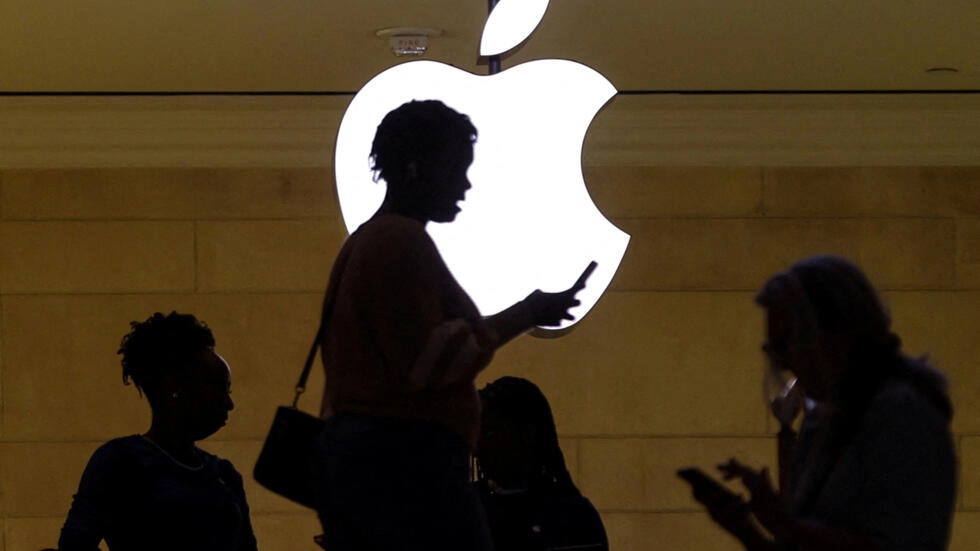 フランスの競争当局は、Appleが独自のアプリではなく、サードパーティのアプリによるデータ収集をオプトインするようユーザーに依頼することで、その支配的な地位を乱用しているかどうかを調査している。© マイク・シーガー/ロイター