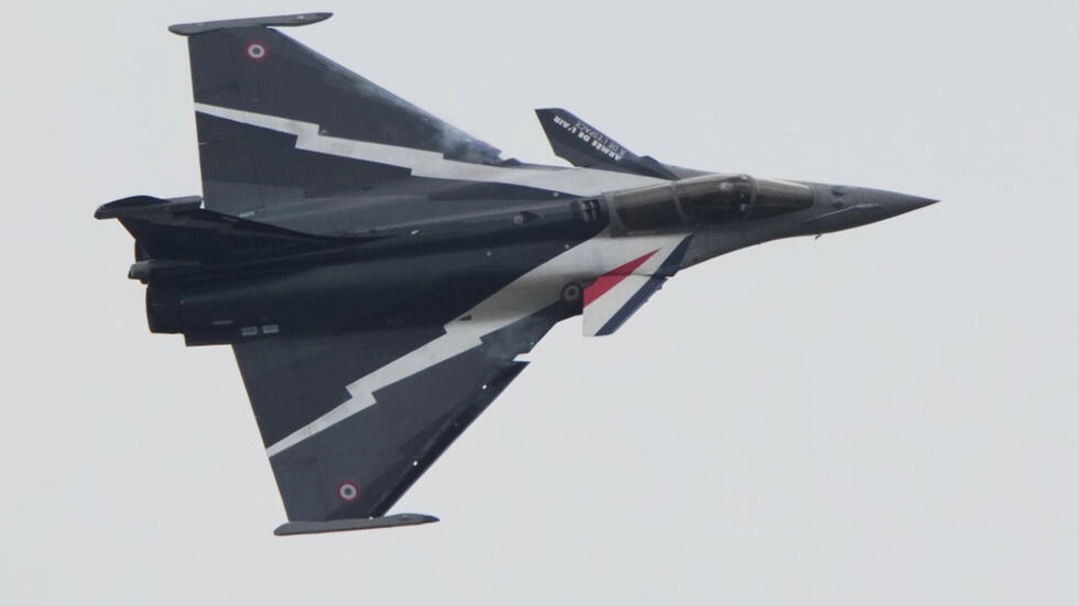 インド政府は、海軍向けの3隻のスコーペン潜水艦と26機のラファール戦闘機をフランスから購入するための許可を与えた。AP - ルイス・ジョリー
