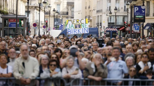 パリは、最もイギリス的なフランスのアイコンであるジェーン・バーキンに最後の別れを告げる