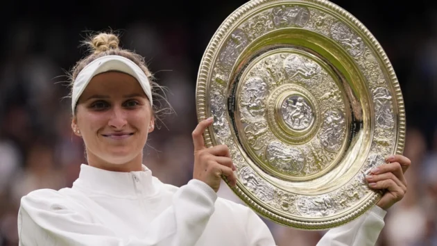 VondrousovaはわがままなJabeurを打ち負かし、最初のウィンブルドンの王冠を持ち上げる