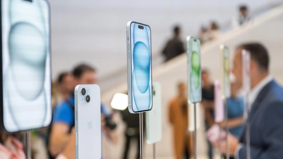 フランスのアップルの労働者は、7%の昇給を求めるキャンペーンを行っている © Nic Coury / AFP