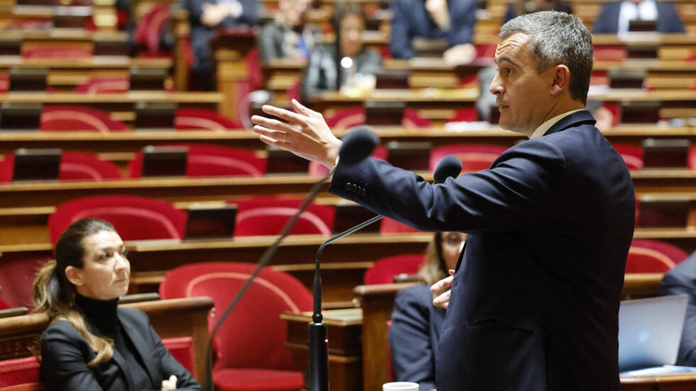 フランスのジェラル・ダルマニン内務大臣は、2023年11月6日にパリのフランス上院で政府の移民法案に関する討論中に講演します。AFP - ルドヴィック・マリン
