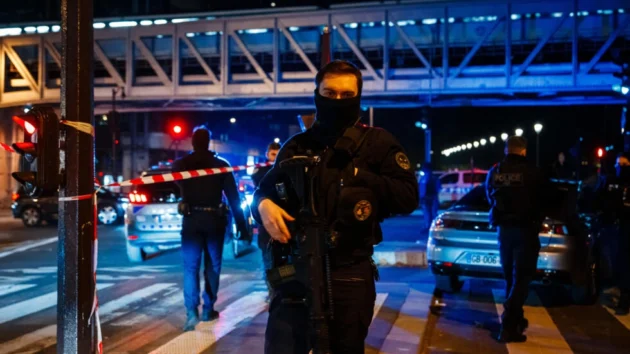 ドイツの観光客がパリの「テロ」攻撃で刺殺された