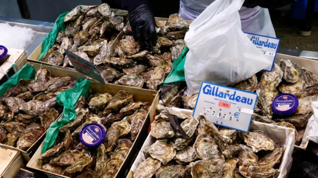 フランスのカキ農家は、ノロウイルスが顧客を怖がらせるため、評判の損害を恐れています