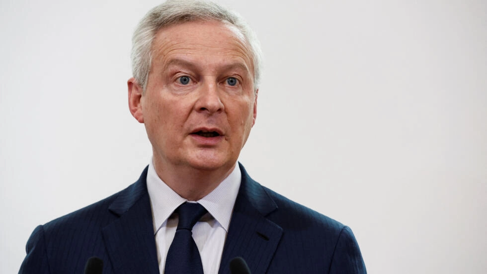 フランスのブルーノ・ル・メール経済・金融・産業・デジタル安全保障大臣は、2024年のフランスのGDP成長予測の引き下げを発表しました。© ベノワ・テシエ/ロイター