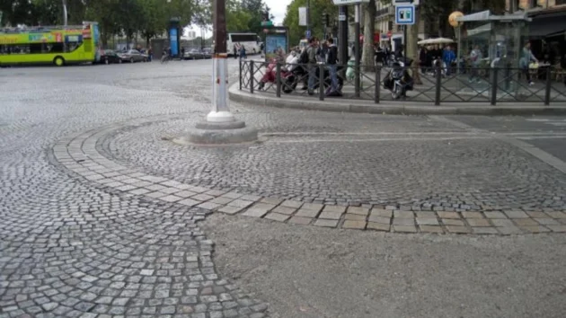 ラ・バスティーユ – 中世の抑圧の象徴、現代の自由の象徴