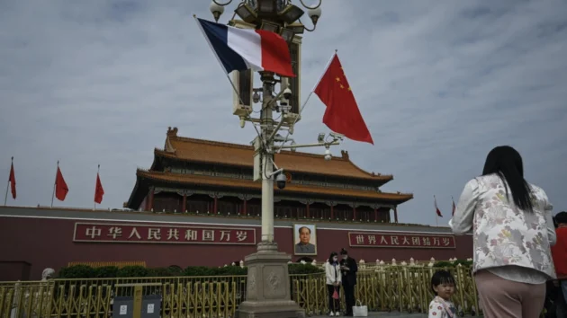 フランスの外相は関係を安定させるために中国を訪問する