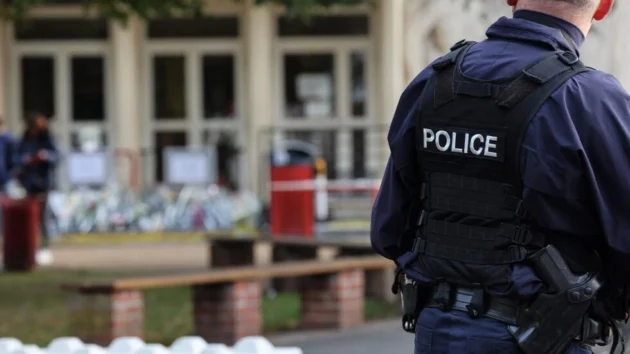 フランスは問題を抱えた学校のために「移動治安部隊」を展開する