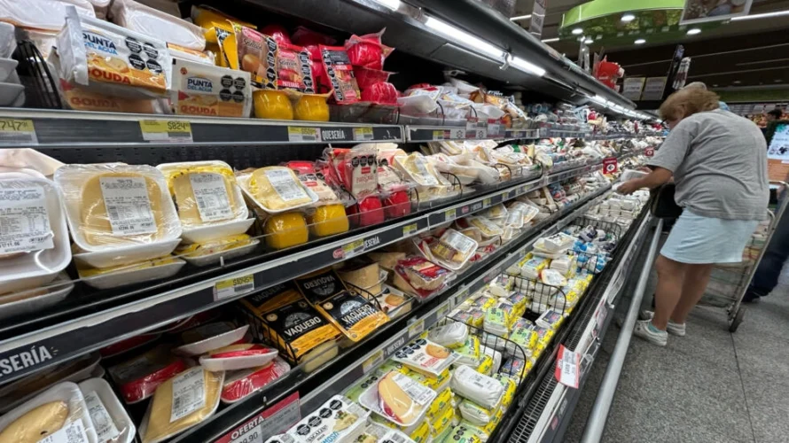 国連によると、世帯は2022年に世界で毎日10億食に相当するものを不必要に捨てた。(イラスト画像)。© STRINGER / AFP