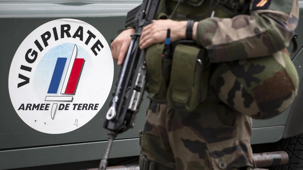 フランスはモスクワでの攻撃を受けて、さらに4,000人の兵士を路上に配備する © IAN LANGSDON / POOL/AFP/File