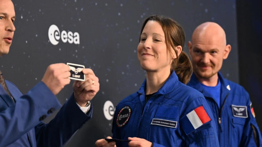 フランスの宇宙飛行士ソフィー・アデノットは、2026年に予定されている国際宇宙ステーションへの宇宙飛行を割り当てられた。© イナ・ファスベンダー/AFP