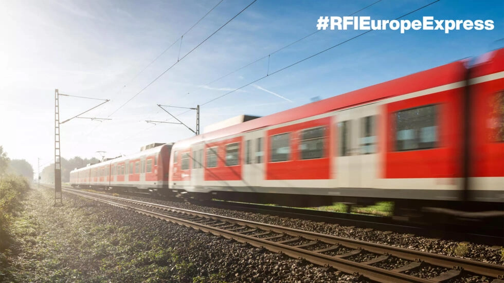 私たちの特使は「RFIEuropeExpress」に乗ってヨーロッパの有権者に会いに行きます。© Jorg Greuel / Getty Images (ロゴFMM)