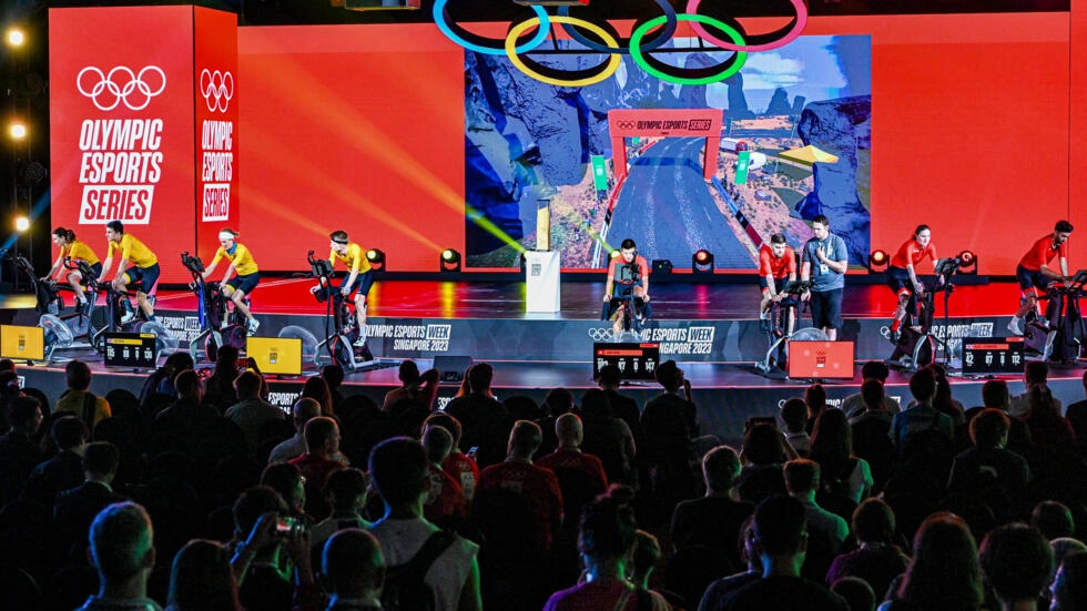 2023年、シンガポールのオリンピックeスポーツウィークでは、主にバーチャルスポーツゲームとスポーツシミュレーションが提供されました。© ロスラン・ラーマン / AFP