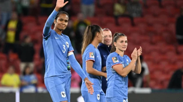 フランスの女子サッカーチームが初のオリンピック王冠の入札をキックオフ