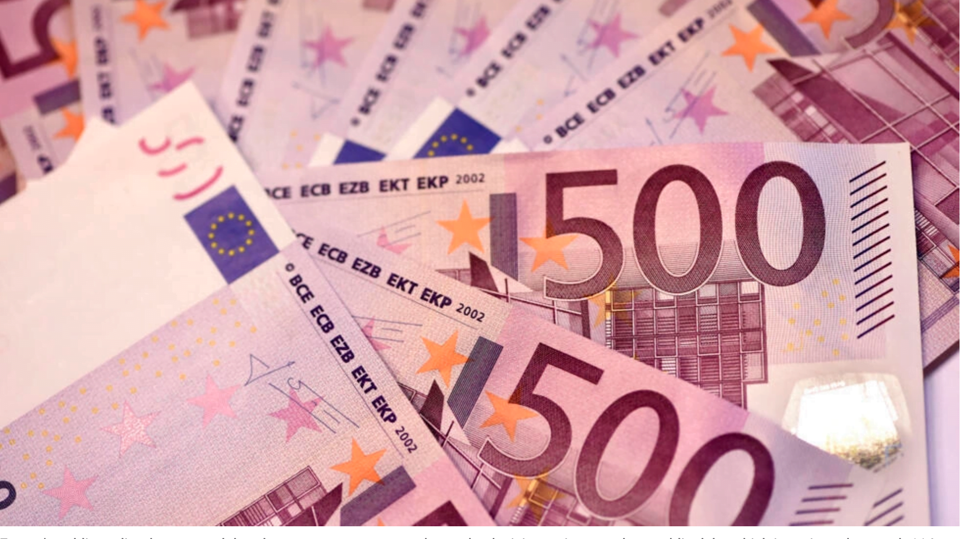 フランスの監査人は、次の政府が2025年までに114%に達すると予測されている公的債務を減らすために断固とした行動を取る必要があると警告した。© AFP - ミゲル・メディナ