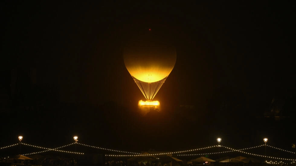 パリ(AFP) - このコンセプトは過度に野心的であると嘲笑され、その場所は主要なセキュリティリスクとして批判されていた。しかし、何年もの準備の後、フランスは土曜日に安堵のため息をつくことができました - それは2024年のパリ大会のオリンピック開会式を成し遂げました。