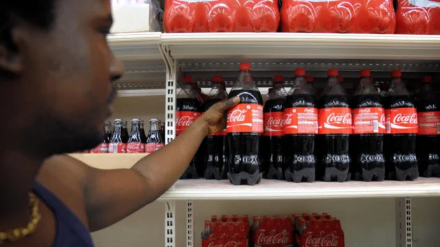 健康専門家は、オリンピックの主催者にコカ・コーラとの関係を断ち切るよう促す