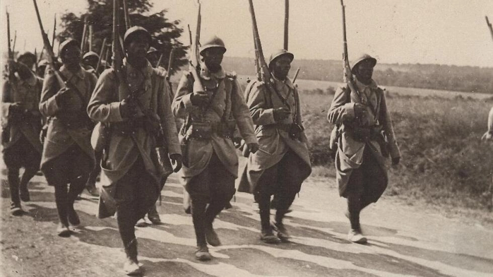 第二次世界大戦で100万人以上のアフリカ人兵士が植民地勢力のために戦った。アフリカ軍は、1939年から1945年の間に55,000人が死亡し、重い代償を払った。@DR