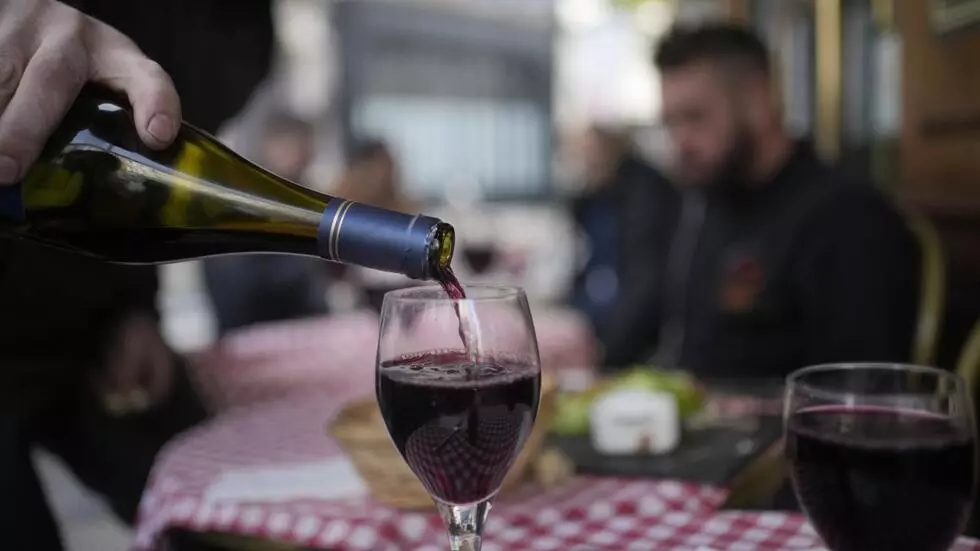 昨年のワインを含むフランスのアルコール飲料の輸出売上高は、前年比で4%減少しました。AP - クリストフ・エナ