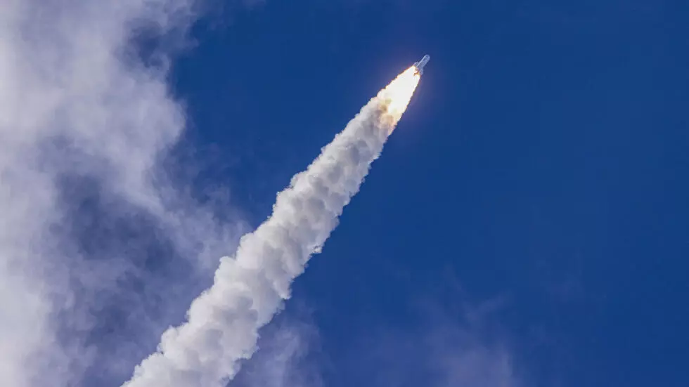 アリアン6号は、2024年7月9日にフランス領ギアナのクールーにあるガイアナ宇宙センターから離陸し、試験打ち上げ中に離陸しました。©ジョディ・アミエ/AFP