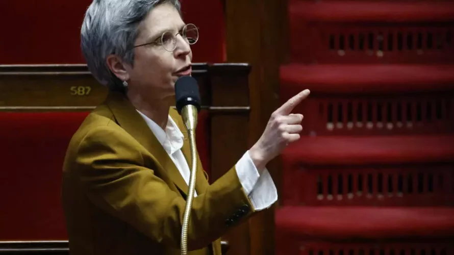 フランスのサンドリーヌ・ルソー議員は、同国のエンターテインメント産業における性暴力に関する党派間の調査を主導した。AFP - ルドヴィック・マリン