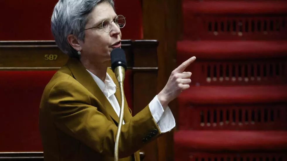 フランスのサンドリーヌ・ルソー議員は、同国のエンターテインメント産業における性暴力に関する党派間の調査を主導した。AFP - ルドヴィック・マリン