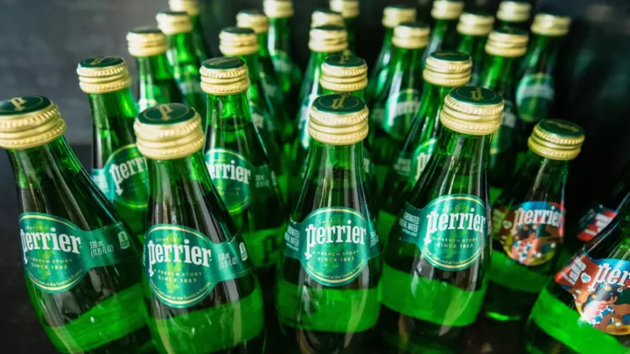フランスの保健当局は、ペリエが自社製品に「天然ミネラルウォーター」というラベルを付ける権利を失うことを望んでいます。AFP経由のゲッティイメージズ - アルトゥーロ・ホームズ