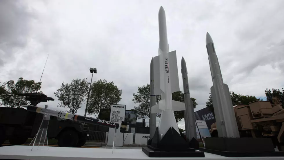 フランスのMBDA社が製造したミサイルシステムは、2024年6月のEurosatory 2024防衛安全保障展に展示されています。© RFI/ヤン・ファン・デル・マデ