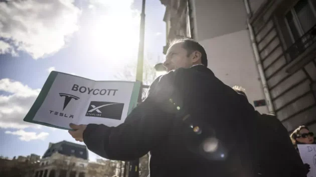 より多くの所有者が車を転売するにつれて、フランスでのテスラの売上高は急落した