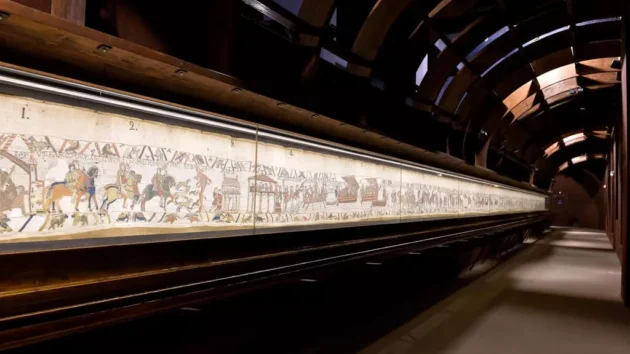 フランスは900年ぶりに象徴的なバイユータペストリーをイギリスに返還する