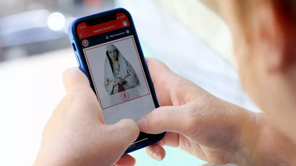 アルバニア政府のポータル「E-アルバニア」を使用している女性は、政府の人工知能閣僚のアバター「Diella」に支援されている。AFP - アドナン・ベチ